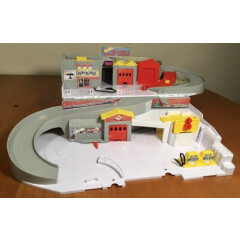 Hot Wheels Car Wash and Service Station Center PlaySet DMW90 Mattel toy set 