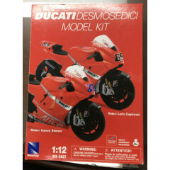 New-Ray Ducati Desmosedici Casey Stoner No. 27 Model Kit