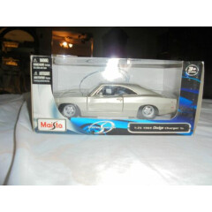 NEW 1/25 diecast Metal car 1969 Dodge Charger r/t Silver Special Edition Maisto