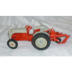 ERTL DIE CAST FORD 8N 1/16 SCALE TRACTOR W/PLOW USA