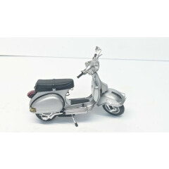 NEW RAY 42123 1978 VESPA P200E DEL 1/12 VINTAGE SCOOTER MOTORCYCLE SILVER