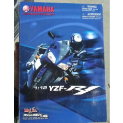 MAI39052 Maisto Moto IN Kit Prepeint 1/12 Yamaha YZF R1 2005 Red Black