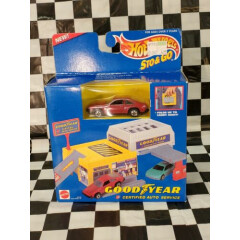 1995 Vintage Hot Wheels Sto and Go Goodyear Certified Auto Service Playset 65730