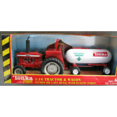 BRAND NEW in BOX NRFB**TONKA FARM **1:16Tractor +Anhydrous Ammonia Wagon DIECAST