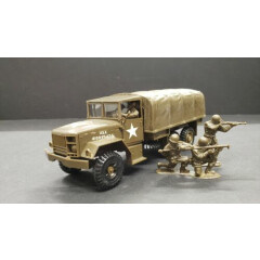 ARMY TRUCK BUILT WITH FIGURES S43