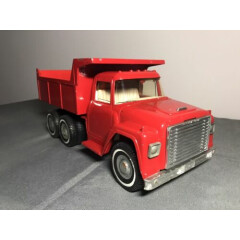 Nice *Used Vintage Red Ertl International Harvester Deluxe Hydraulic Dump Truck