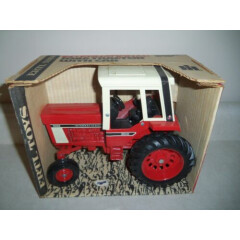 INTERNATIONAL 1086 TRACTOR NIB ERTL Vintage Farm Toy