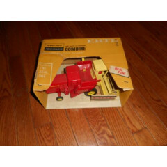 SPERRY RAND NEW HOLLAND ERTL COMBINE 750 WITH BOX