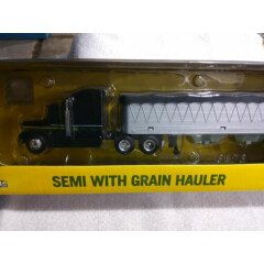 Ertl John Deere Semi w/Grain Hauler