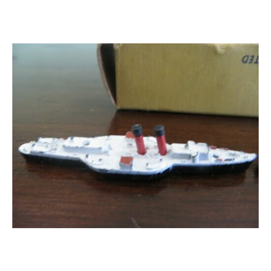 Tri-ang ships Minic Limited,British ships Royal Yacht M721,ISLE OF SARK-M728 PS  {4}