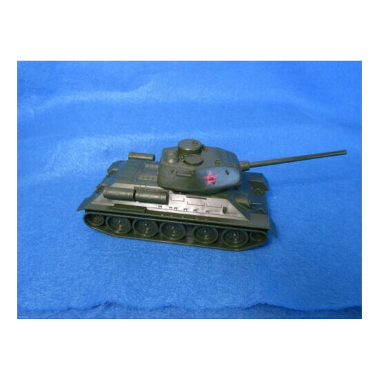 Classic Toy Soldiers WWII Russian T-34/85 Tank 1:32, hard plastic {3}