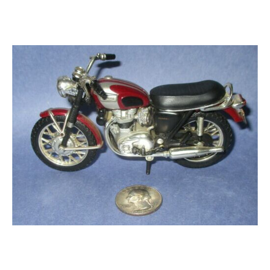 Maisto Triumph T120 Bonneville Collectible Motorcycle Replica Toy  {1}