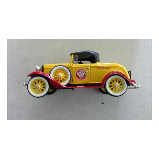 ERTL COLLECTIBLES: 1930 FORD ROADSTER DIE CAST METAL VEHICLE (1998) 1:25 SCALE {1}
