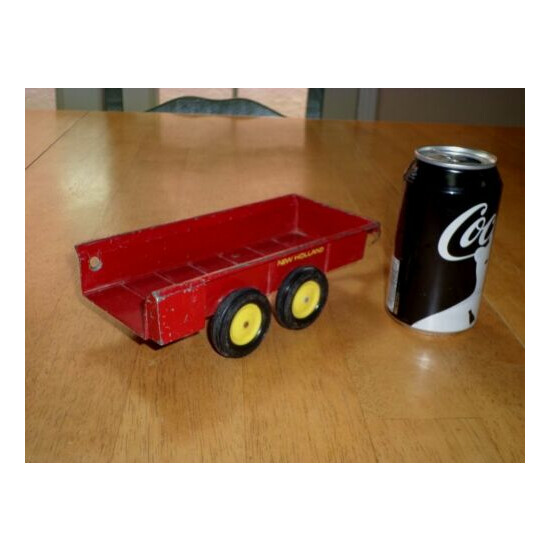 ERTL COMPANY - NEW HOLLAND TRAILER, PRESSED STEEL METAL TOY, SCALE 1:18, VINTAGE {4}