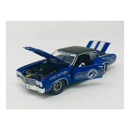 Kentucky Wildcats 1970 Chevelle SS DIECAST Bank 1 of 504 Limited Edition {4}