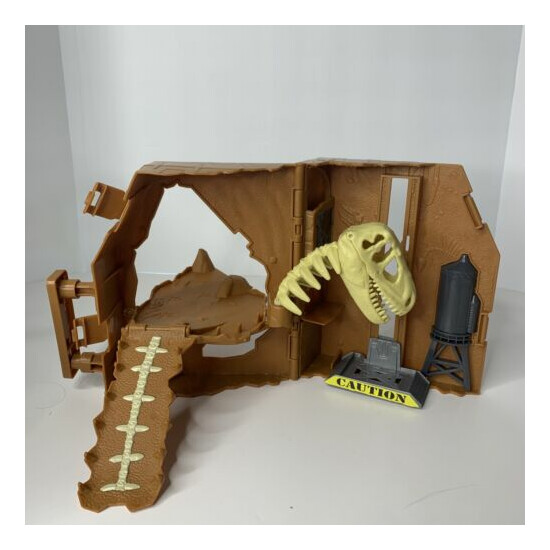 Dino Breakout Fold Up Matchbox Play Set Carry Case {1}