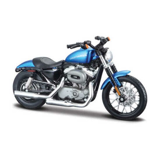 Maisto 2012 Harley Davidson XL 1200N Nightster Replica, 1:18 Scale {1}