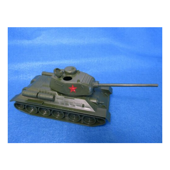 Classic Toy Soldiers WWII Russian tanks T-34/76 + 85 mm with two extra turrets {6}