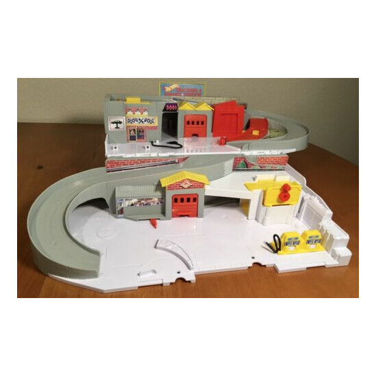 Hot Wheels Car Wash and Service Station Center PlaySet DMW90 Mattel toy set  {1}