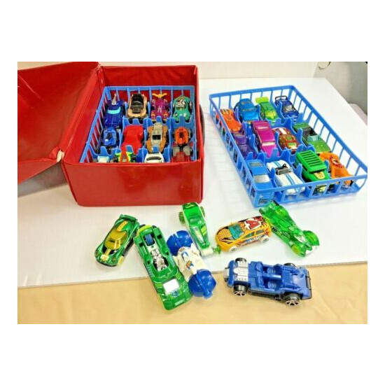 30+ Matchbox & Hot Wheels with carrying case {1}