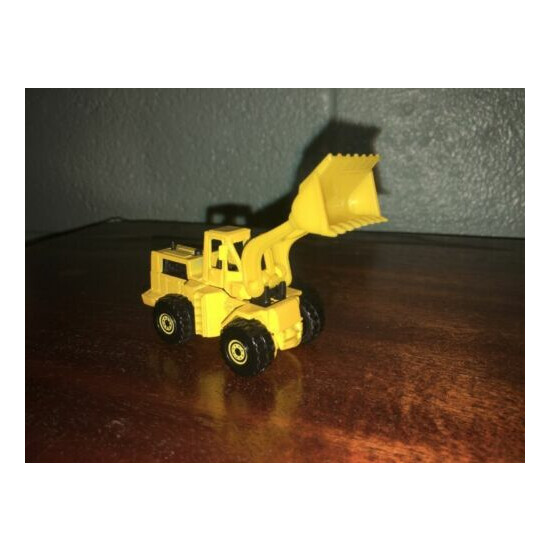 1:87 1979 HOT WHEELS FRONT END LOADER MADE IN MALAYSIA {1}