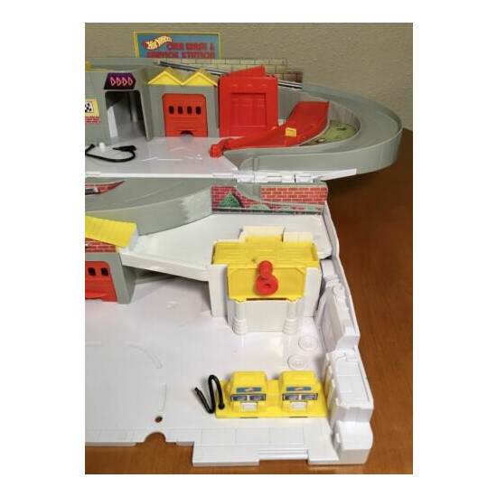 Hot Wheels Car Wash and Service Station Center PlaySet DMW90 Mattel toy set  {2}
