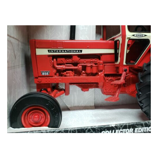 International 856 Tractor w/ Hiniker Cab 2000 Collector Edition 1/16 Scale Ertl {3}