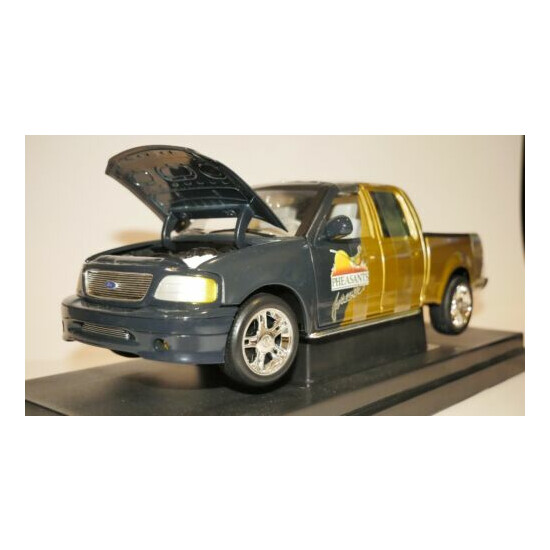 2002 Ford F-150 Crew Cab Pickup OUTDOOR SPORTSMAN by ERTL COLLECTIBLES {3}