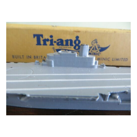 1960 Triang ships Minic Limited Waterline H,M.S.BULWARK M.751 AIRCRAFT CARRIER {3}