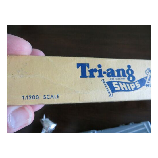 1960 Triang ships Minic Limited Waterline H,M.S.BULWARK M.751 AIRCRAFT CARRIER {12}