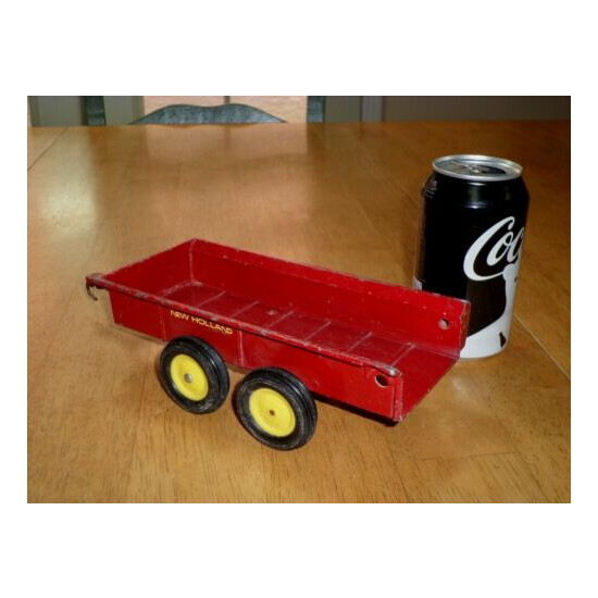ERTL COMPANY - NEW HOLLAND TRAILER, PRESSED STEEL METAL TOY, SCALE 1:18, VINTAGE {6}