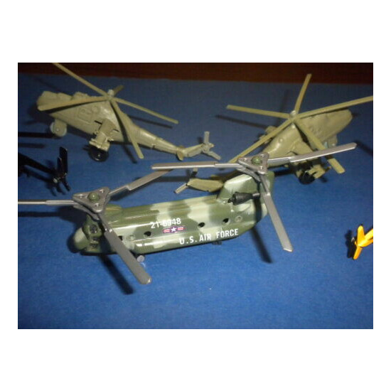 5 HELICOPTERS PLANES AIRCRAFT MILITARY AIR FORCE diecast/metal/plastic lot #2 {9}