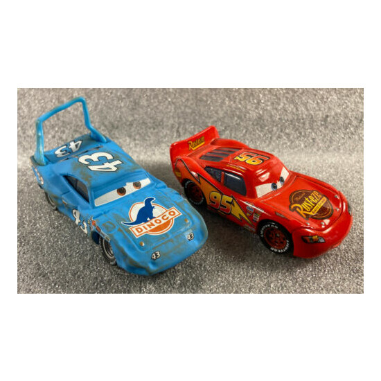 Disney Pixar Cars Race Damaged King & Determined Lightning McQueen - 1:55 Scale {1}