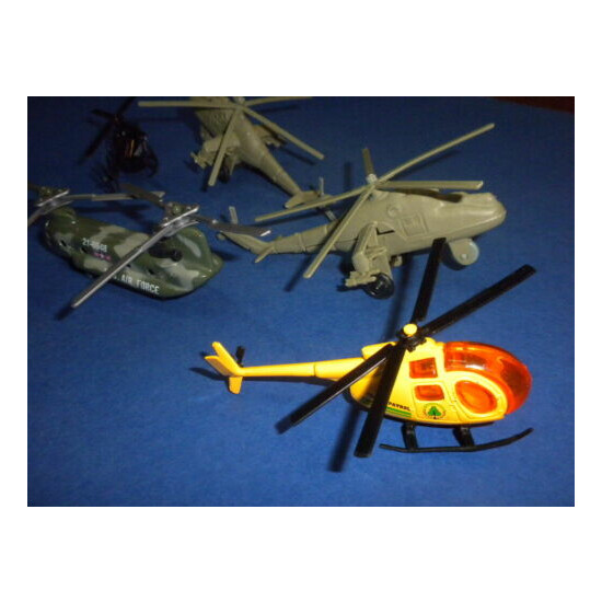 5 HELICOPTERS PLANES AIRCRAFT MILITARY AIR FORCE diecast/metal/plastic lot #2 {8}