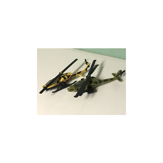 Lot of 2 helicopters Apache and Cobra toosietoys  {1}