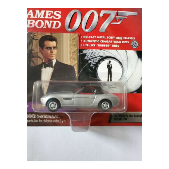 James Bond 007 "the world is not enough BMW Z8 - Johnny Lightning - BRAND NEW {3}