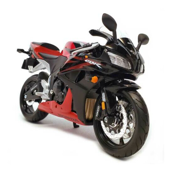 Maisto Motorcycle Series: 2007 Honda CBR 600RR 1:12 Scale {6}