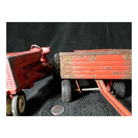 Vintage Ertl International Harvester Tractor and Wagon {3}