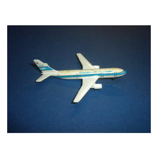KUWAIT AIRBUS 335/795 COMMERCIAL AIRLINER Diecast Schabak Germany PLANE  {3}
