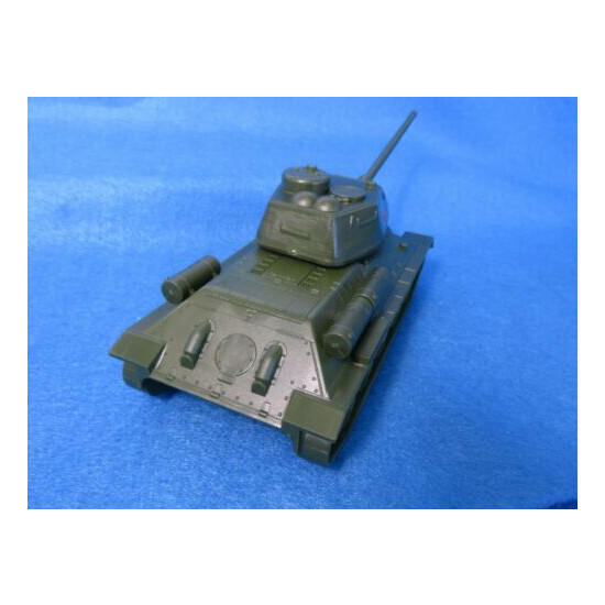 Classic Toy Soldiers WWII Russian T-34/85 Tank 1:32, hard plastic {5}