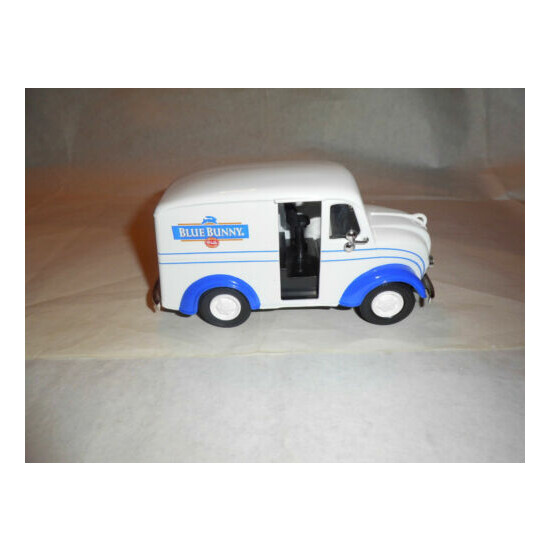 Ertl #20107P "Blue Bunny Ice Cream" 1950 Divco Delivery Truck 1/25 Scale NOS MIB {1}
