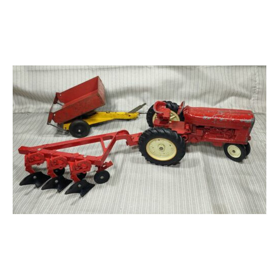 Vintage Ertl Diecast Toy Red Tractor w/ Disc Plow - IH, International Harvester {1}
