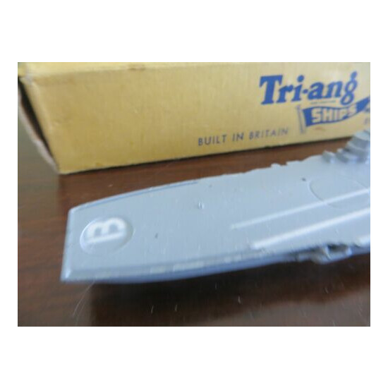 1960 Triang ships Minic Limited Waterline H,M.S.BULWARK M.751 AIRCRAFT CARRIER {2}