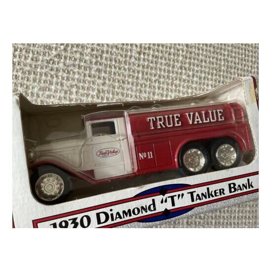 ERTL 1930 Diamond T Tanker Truck TRUE VALUE Model Toy Die Cast 9513 Bank 1/34 {6}