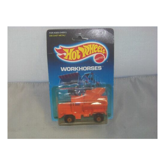 HOT WHEELS WORKHORSES EDITION 1988 ISSUE MINT IN THE PACKAGE OSHKOSH SNOWPLOW {1}