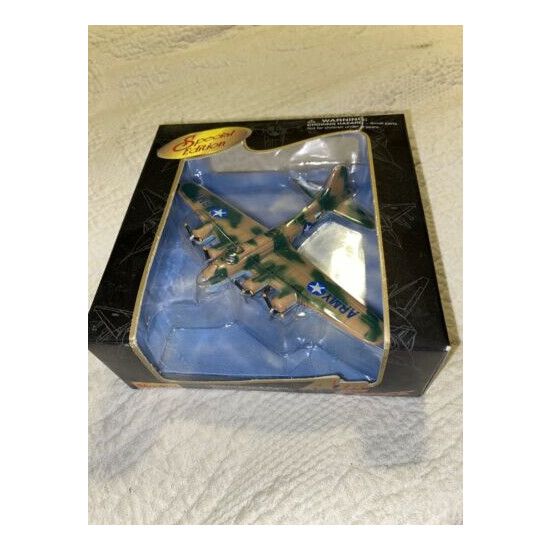 MAISTO DIE CAST MILTARY PLANES/AIR FORCE SPECIAL EDITION/WWII/VINTAGE/B-17? {1}