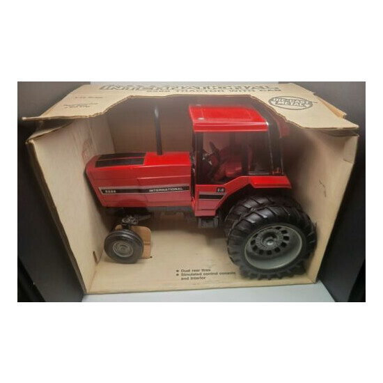 Vintage 1/16 ERTL International Harvester 5288 Tractor With Cab {1}