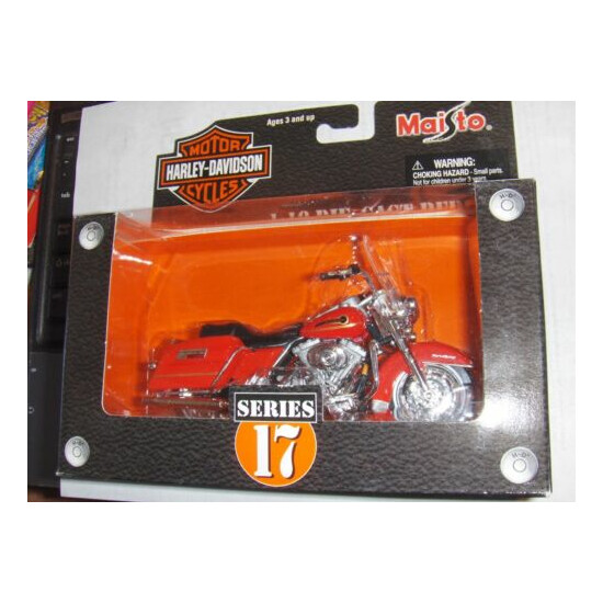 Toy Maisto Diecast 1:18 Harley 2002 FLHRI Firefighter Special Edition series 17  {1}