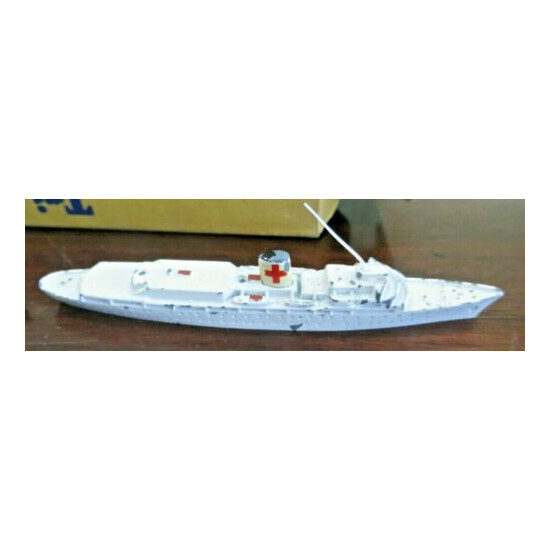 Tri-ang ships Minic Limited,British ships Royal Yacht M721,ISLE OF SARK-M728 PS  {2}
