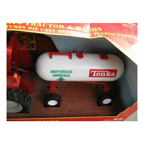 BRAND NEW in BOX NRFB**TONKA FARM **1:16Tractor +Anhydrous Ammonia Wagon DIECAST {6}